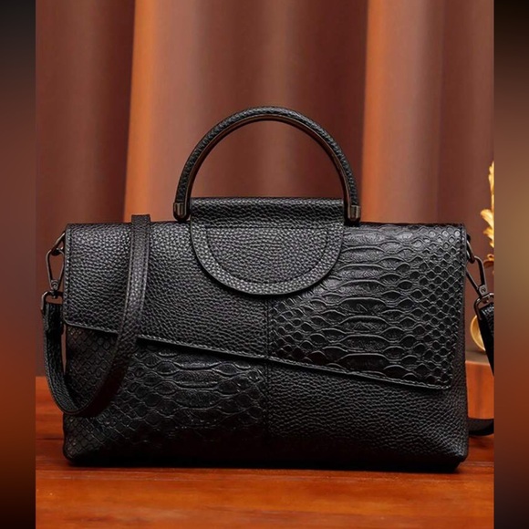 Luce vegan leather clutch